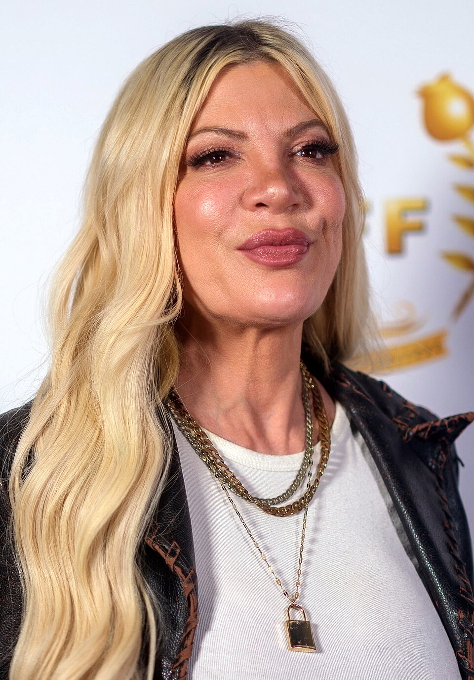 How Tori Spelling Acted Fast to Protect Kids in Car Crash